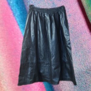 NORTHSIDE FASHION•VTG BLACK GENUINE LEATHER SKIRT